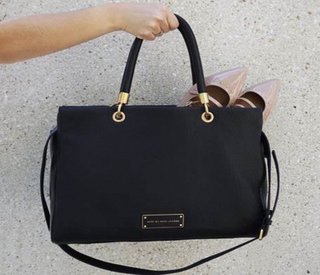 Nordstrom Tote Bags: Unveiling the Must-Have Styles !插图3