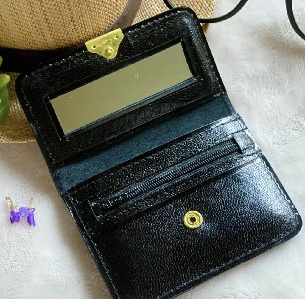 Small Wallets for Women: Compact Convenience Meets Style插图4